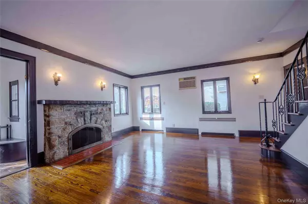 Lynbrook, NY 11563,99 Durland RD