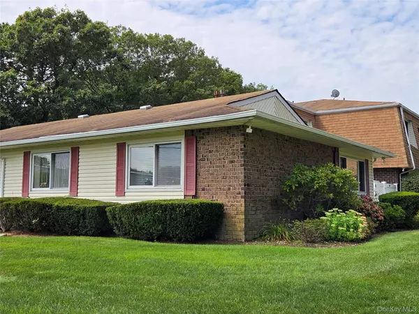 Holtsville, NY 11742,283 Storm DR