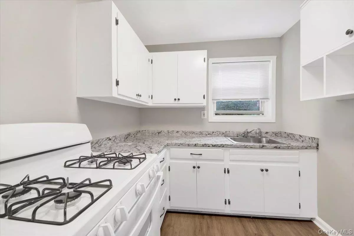 Tarrytown, NY 10591,320 S Broadway #P5