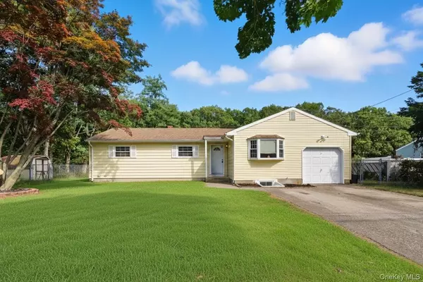 87 Bellwood AVE, South Setauket, NY 11720