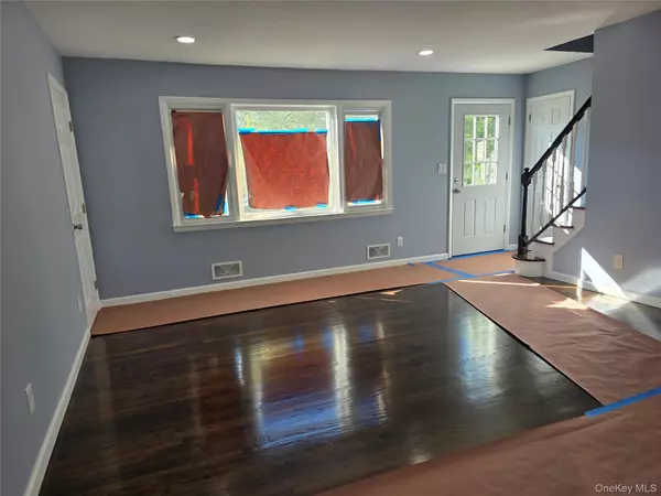 Central Islip, NY 11722,6 Hilliard AVE