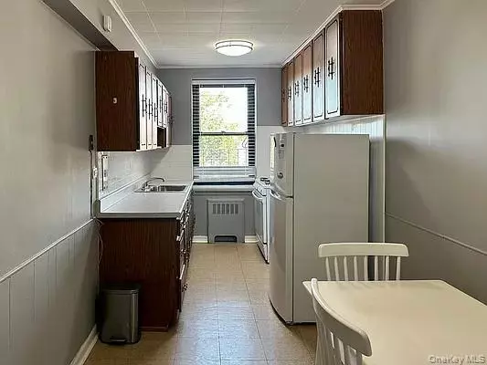 Jackson Heights, NY 11369,91-10 32 Avenue #303