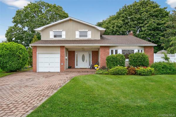 1804 Leona CT,  Merrick,  NY 11566