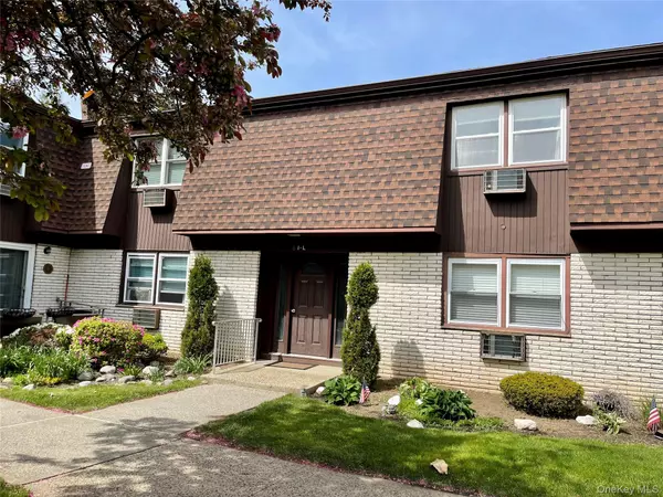 6 Church LN #L, Valley Cottage, NY 10989