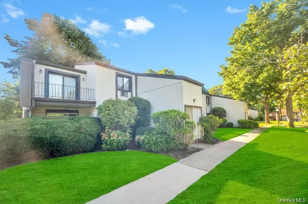 Ronkonkoma, NY 11779,63 Richmond BLVD #4B