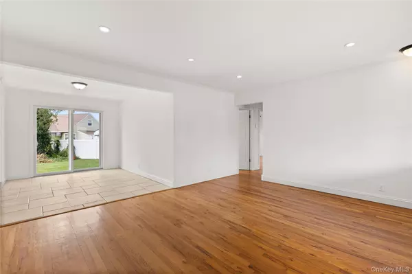 Massapequa, NY 11758,7 Norman PL