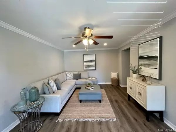 East Islip, NY 11730,280 Bellmore AVE #64