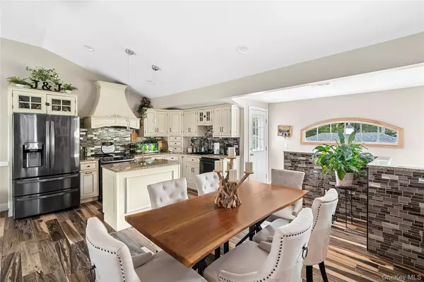 Calverton, NY 11933,53 Timber DR