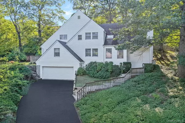 Ardsley, NY 10502,125 Bramblebrook RD