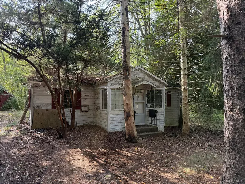 20 Primrose PATH, Manorville, NY 11949