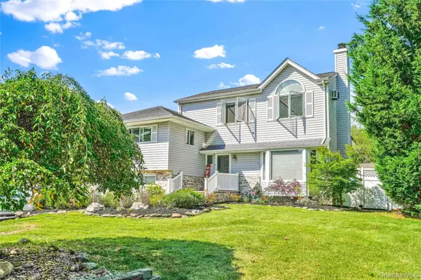 Smithtown, NY 11787,2 Amherst LN