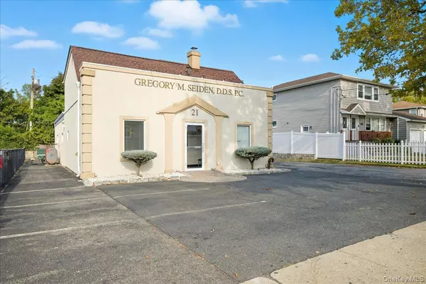 Levittown, NY 11756,21 Division AVE