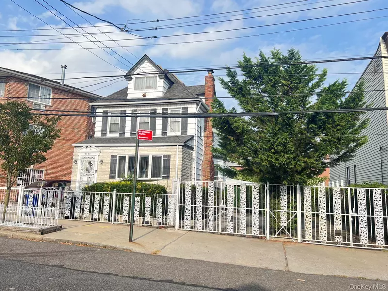 5359 72nd PL, Maspeth, NY 11378
