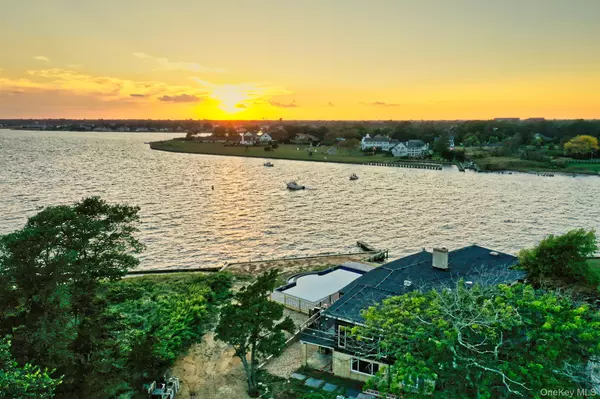 Islip, NY 11751,10 Great Cove LN