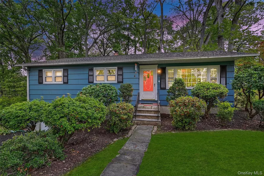 4 Wood TER, Newburgh, NY 12550