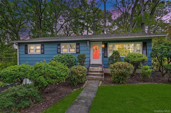 4 Wood TER, Newburgh, NY 12550