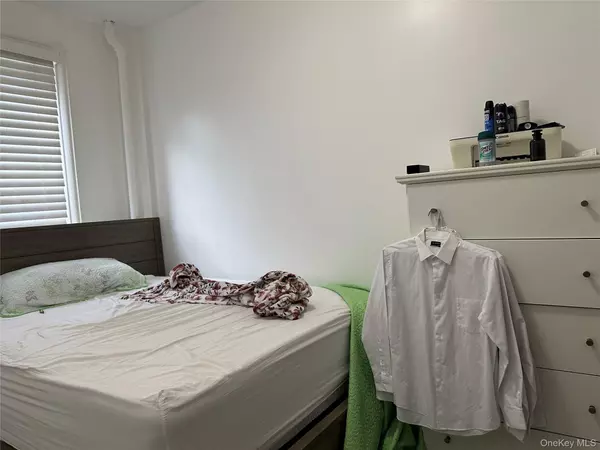 Astoria, NY 11106,36-52 35th ST