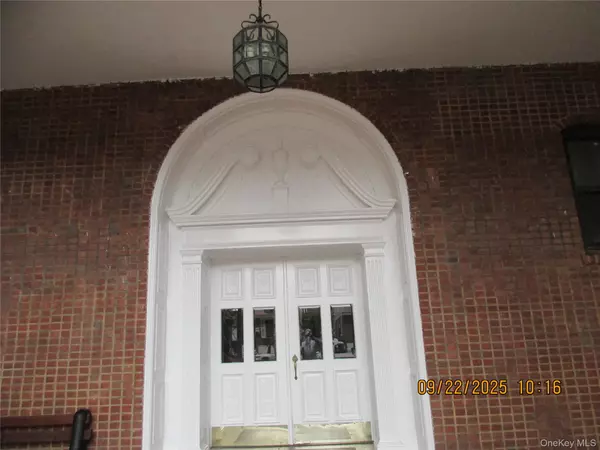 Kew Gardens, NY 11415,84-51 Beverly RD #2-S