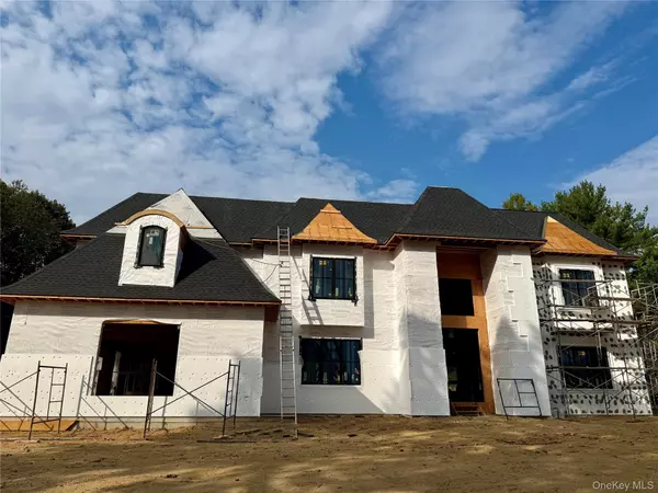 Dix Hills, NY 11746,4 Highfield DR