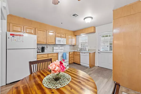 Ridge, NY 11961,46 Trent CT #C