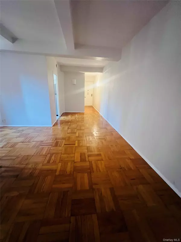 Bronx, NY 10462,2160 E Tremont AVE #5F