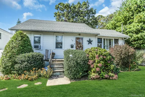 Merrick, NY 11566,12 Washington DR