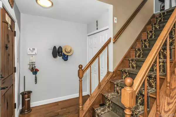 Merrick, NY 11566,12 Washington DR