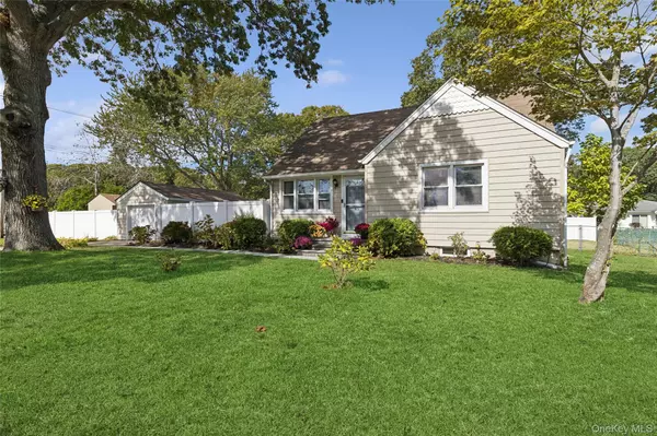 Shirley, NY 11967,45 Pinetop DR