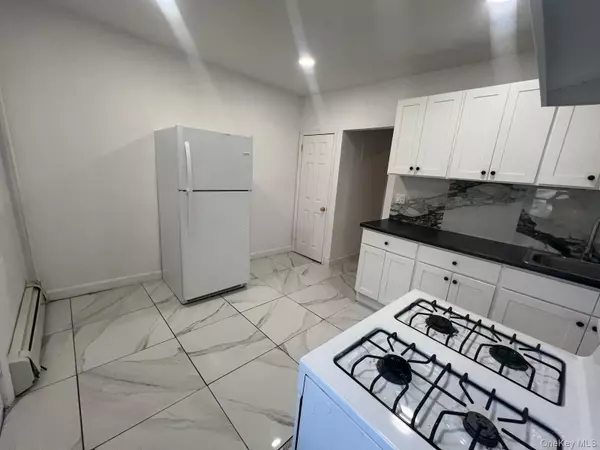 Yonkers, NY 10705,21 Knowles ST #2W