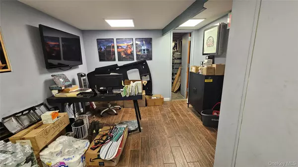 Long Island City, NY 11106,33-67 11th ST