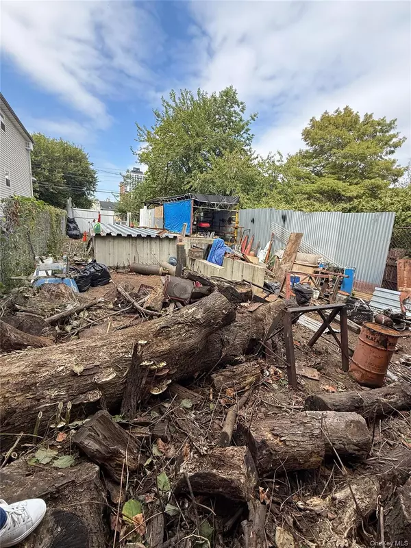 Brooklyn, NY 11207,576 Glenmore AVE