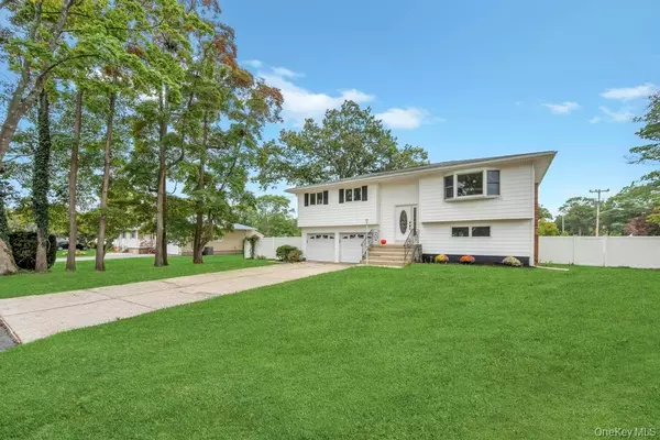 Islip, NY 11751,97 Ironwood ST