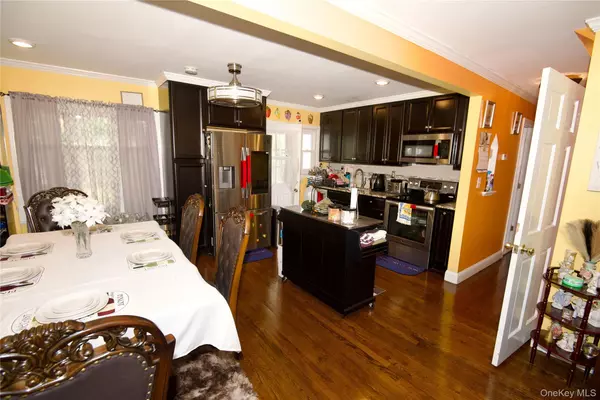 Elmont, NY 11003,642 Dorothea LN