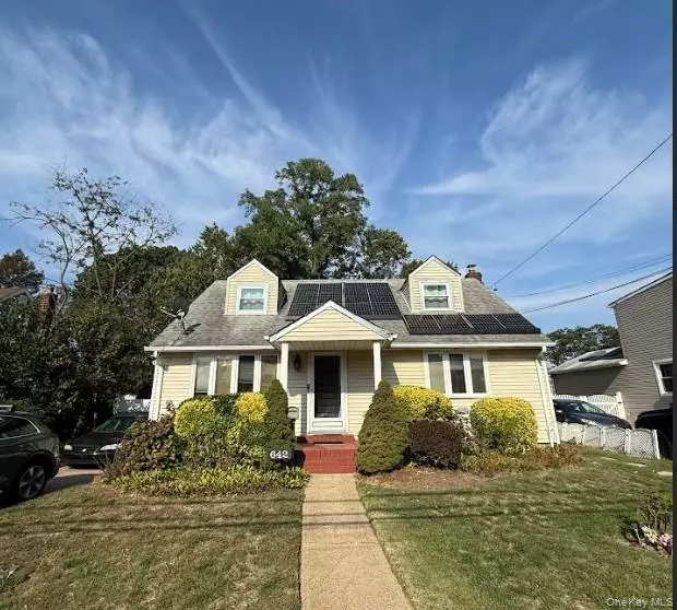 Elmont, NY 11003,642 Dorothea LN