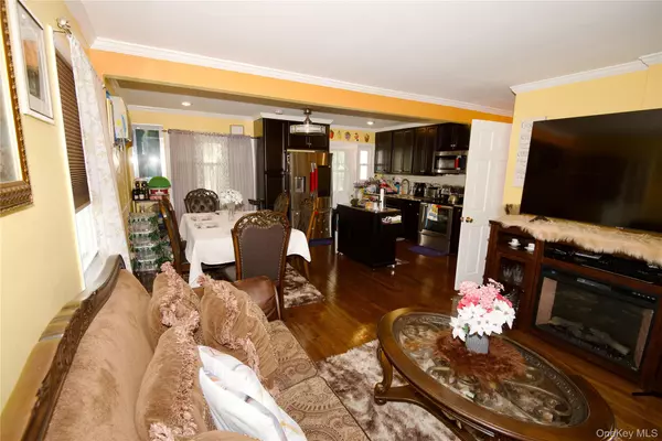 Elmont, NY 11003,642 Dorothea LN