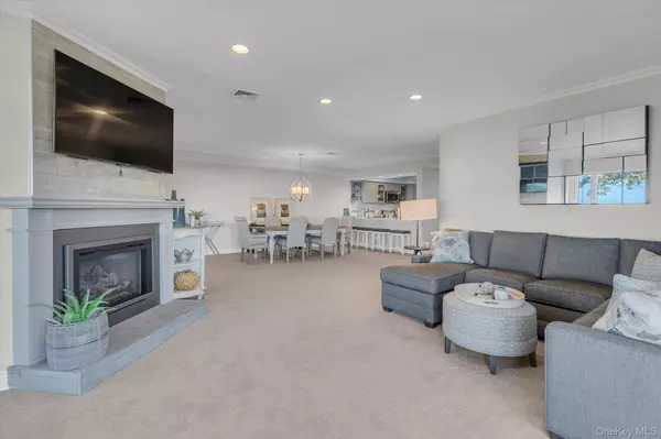 Baiting Hollow, NY 11933,517 Fox Hill DR