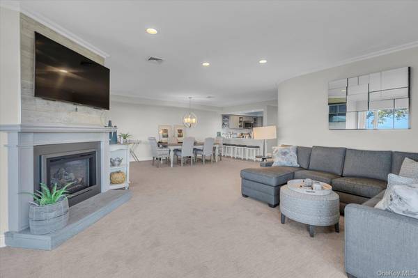 Baiting Hollow, NY 11933,517 Fox Hill DR