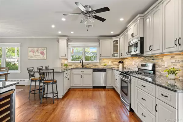 Southold, NY 11971,80 Clearview AVE