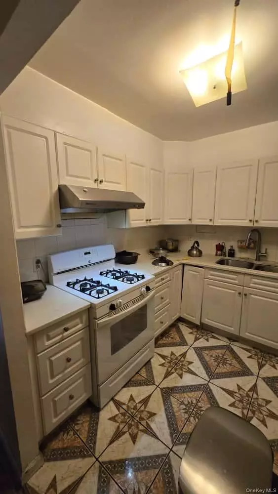 Richmond Hill S., NY 11419,9440 121st ST