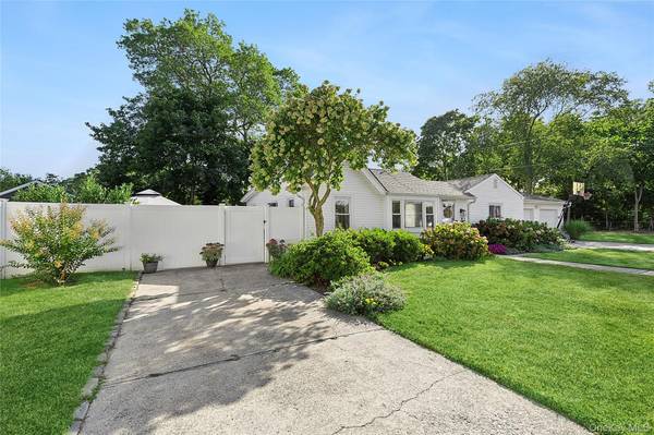 Holbrook, NY 11741,144 Maystrik AVE