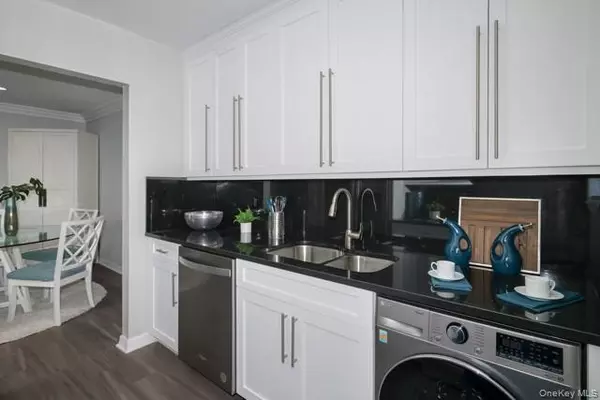 Bay Shore, NY 11706,21 Brentwood RD #12