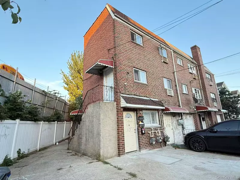 94-15 97th ST, Jamaica, NY 11416