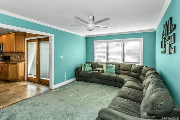East Meadow, NY 11554,1947 Cole DR