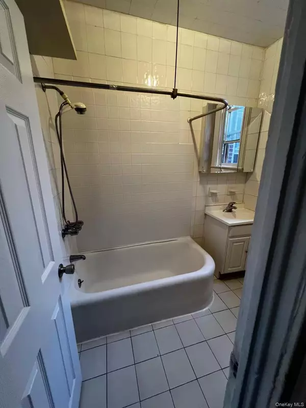 Ridgewood, NY 11385,56-17 Metropolitan AVE