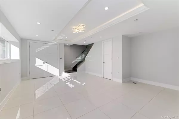 Astoria, NY 11106,33-64 11th Street