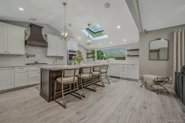 East Islip, NY 11730,26 Sandpiper LN