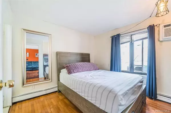 Middle Village, NY 11379,76-14 69th RD