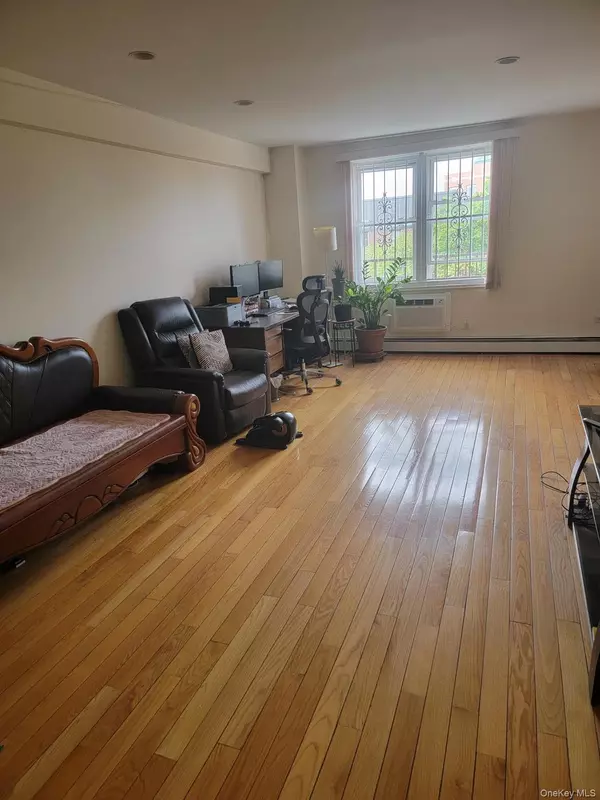 Flushing, NY 11354,14055 34th AVE #6C