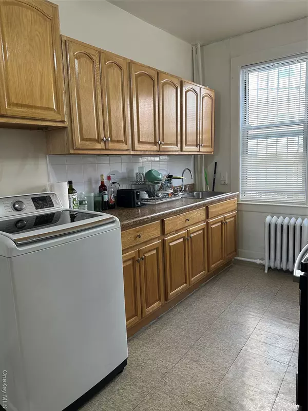 Bronx, NY 10467,710 E 211th ST