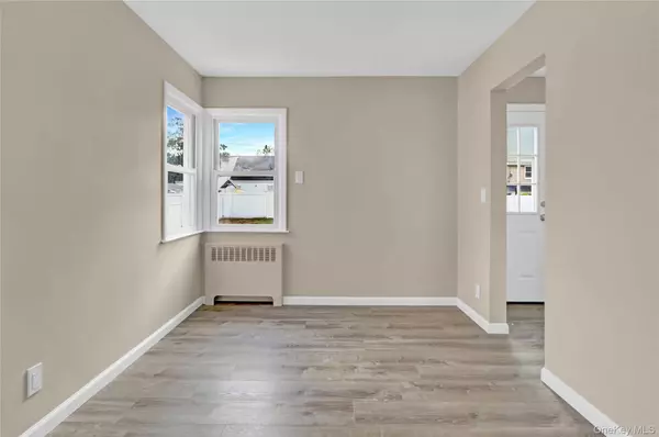 Hicksville, NY 11801,15 Cornwall LN